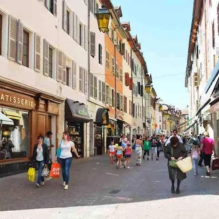 White Diamond Calme Rue Vaugelas * Annecy